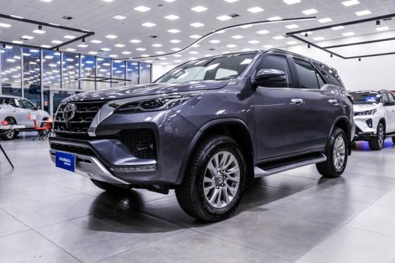 TOYOTA HILUX SW4 2.8 D-4D TURBO DIESEL SRX 7L 4X4 AUTOMÁTICO